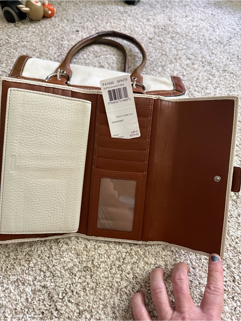 vintage Soho, Coach White and Brown Leather Tote Handbag with matching wallet - Picture 11 of 13